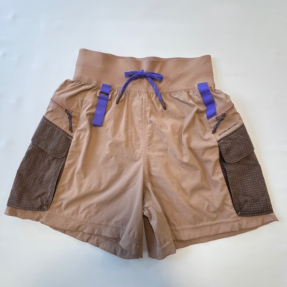 Lululemon Multi-Pocket Cargo High-Rise Hiking Shorts 5" Women's Size 2 Pink Clay